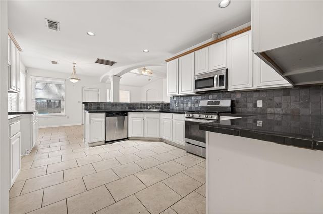 14914 W Bend Dr, Houston, TX 77082
