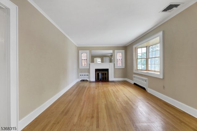 148 McCosh Rd, Clifton City, NJ 07043