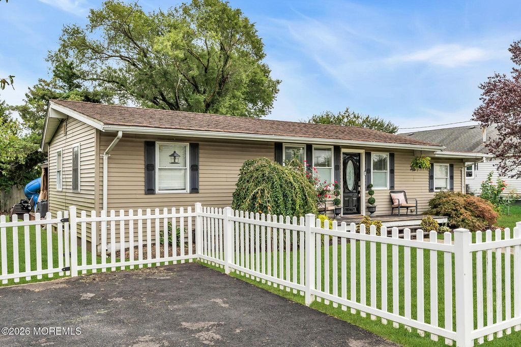 655 Ellicott Avenue, Toms River, NJ 08753