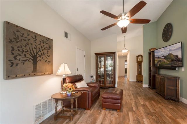 7617 Ponce Avenue, West Hills, CA 91304