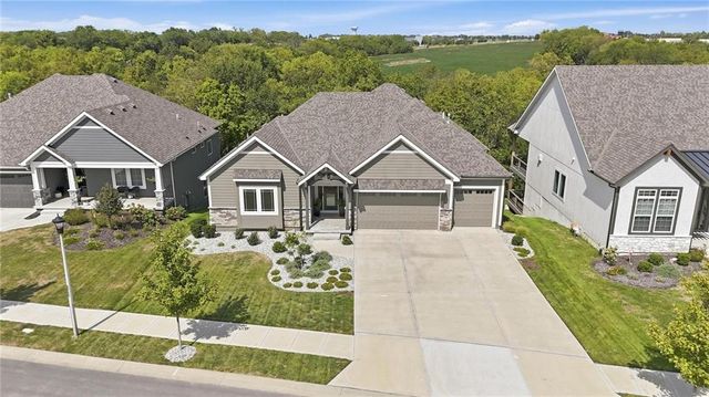 11442 S Montclaire Drive, Olathe, KS 66061