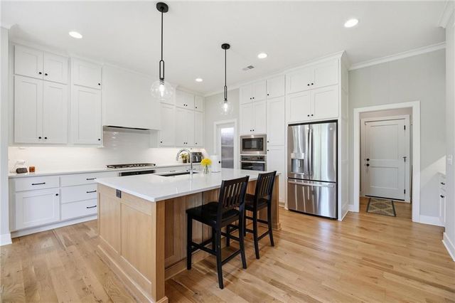 11442 S Montclaire Drive, Olathe, KS 66061