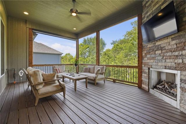 11442 S Montclaire Drive, Olathe, KS 66061