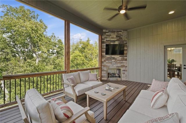 11442 S Montclaire Drive, Olathe, KS 66061