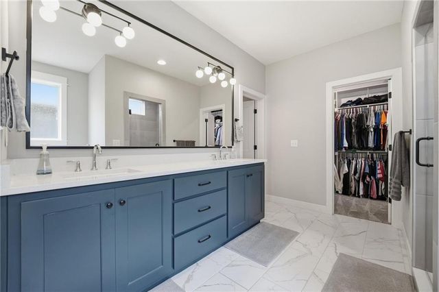 11442 S Montclaire Drive, Olathe, KS 66061