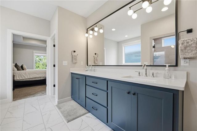 11442 S Montclaire Drive, Olathe, KS 66061