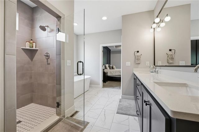 11442 S Montclaire Drive, Olathe, KS 66061