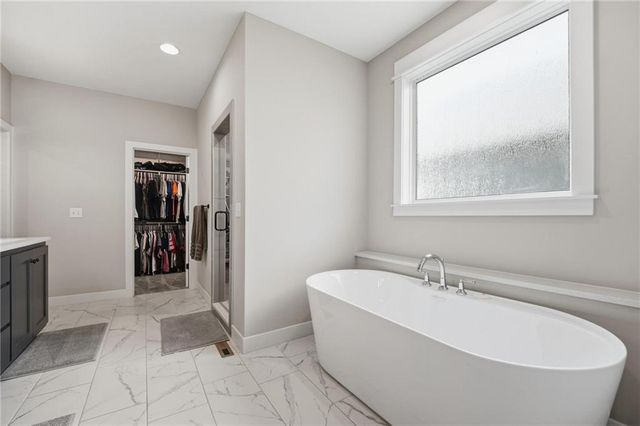 11442 S Montclaire Drive, Olathe, KS 66061