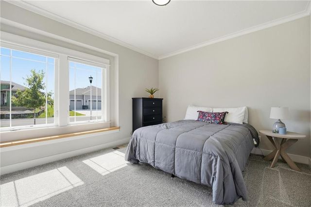 11442 S Montclaire Drive, Olathe, KS 66061