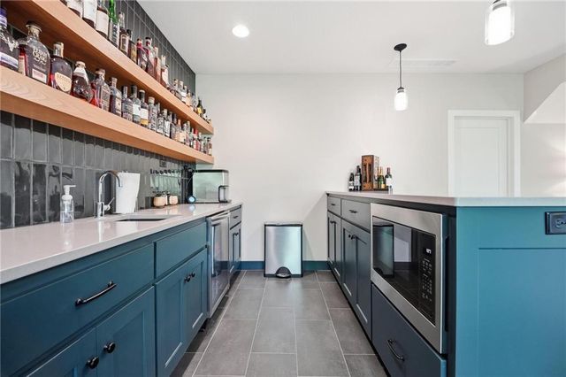 11442 S Montclaire Drive, Olathe, KS 66061