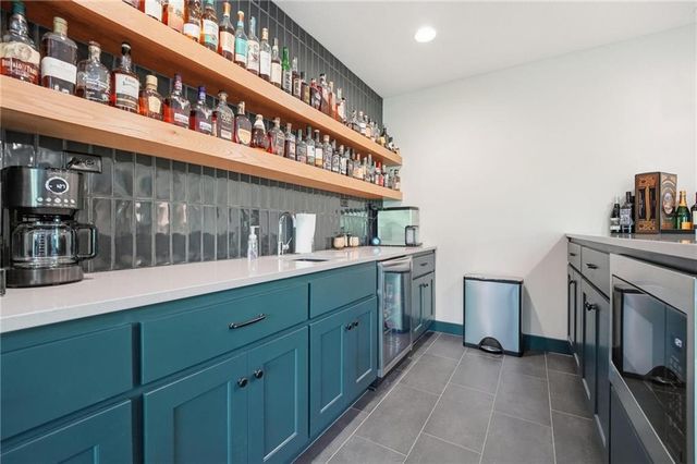 11442 S Montclaire Drive, Olathe, KS 66061