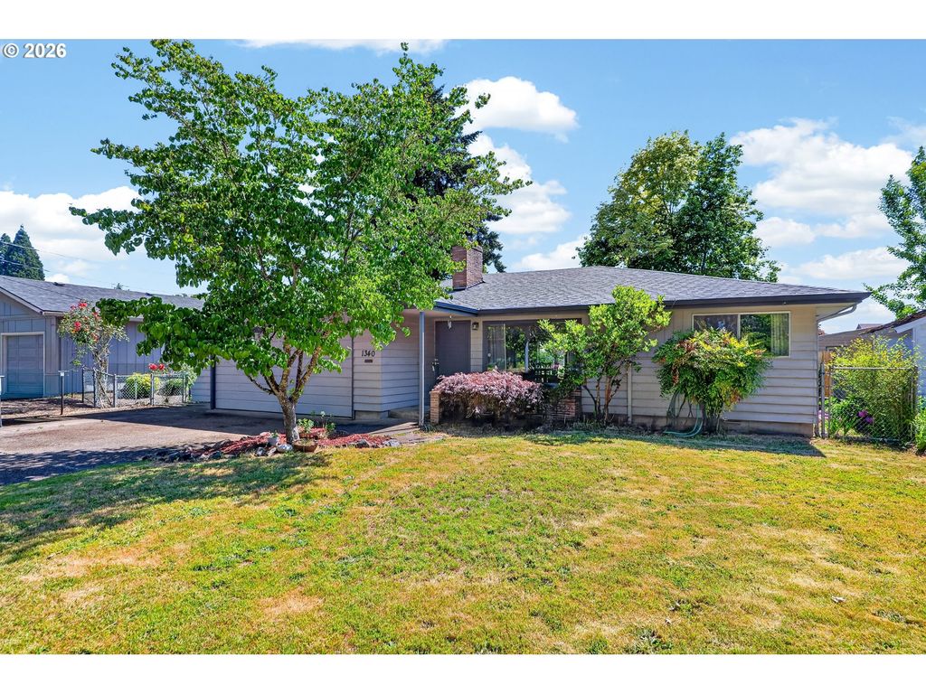 Image 1 of property listing at 1340 Nw THOMSEN Ln, Mc Minnville, OR 97128