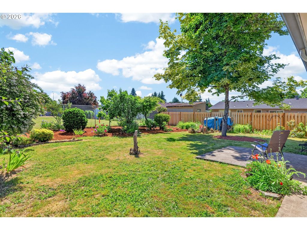 Image 18 of property listing at 1340 Nw THOMSEN Ln, Mc Minnville, OR 97128