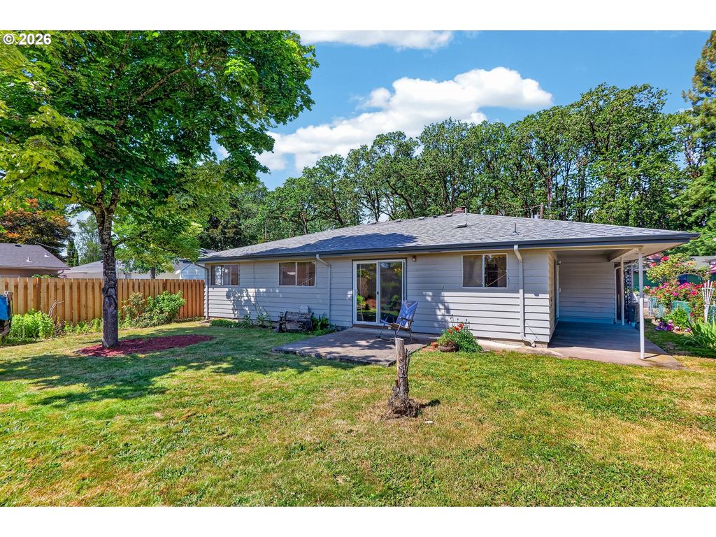 Image 19 of property listing at 1340 Nw THOMSEN Ln, Mc Minnville, OR 97128