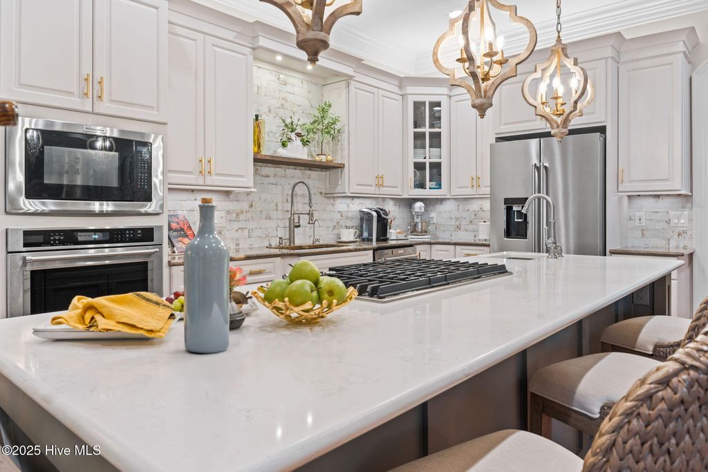 Image 4 of property listing at 663 Parish Drive SW, Supply, NC 28462