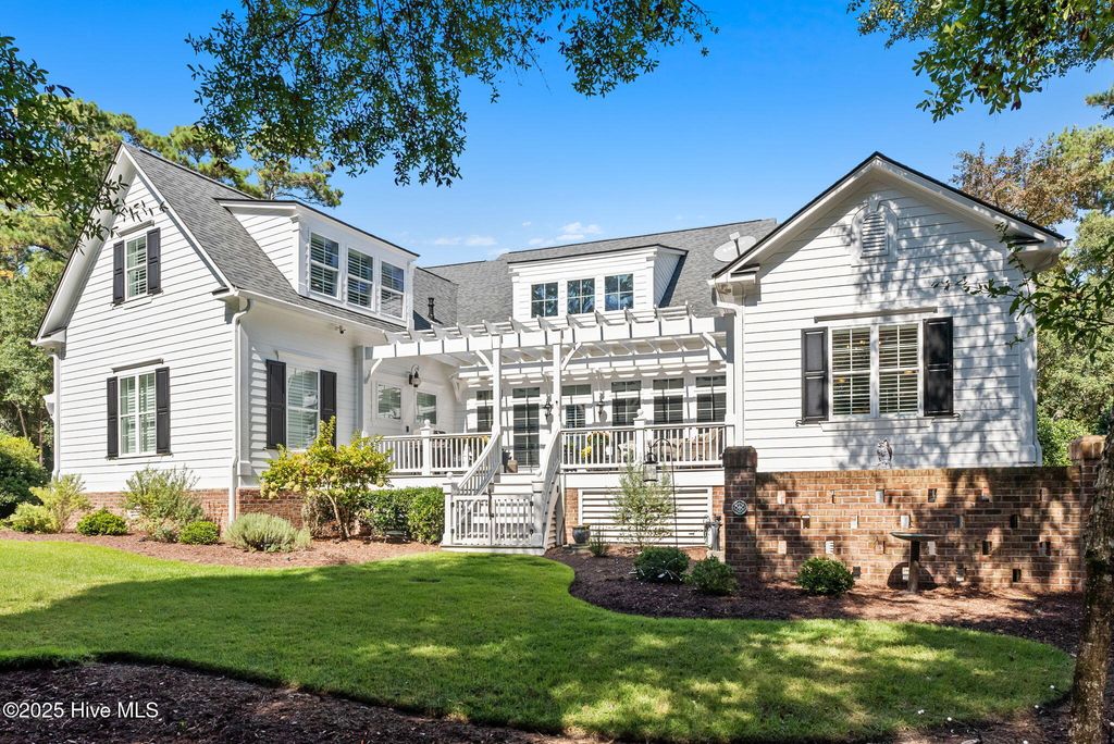 Image 8 of property listing at 663 Parish Drive SW, Supply, NC 28462