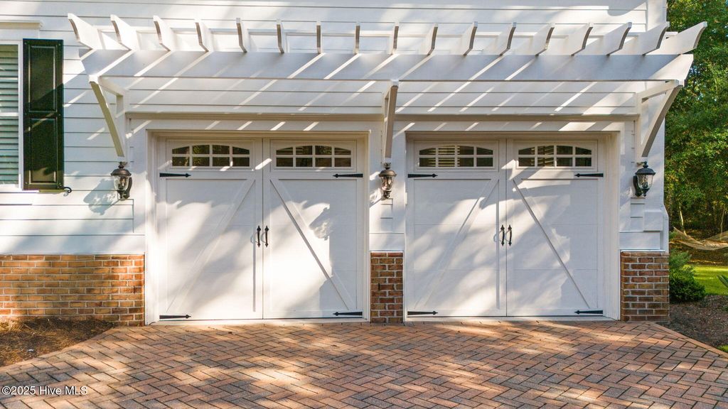 Image 9 of property listing at 663 Parish Drive SW, Supply, NC 28462