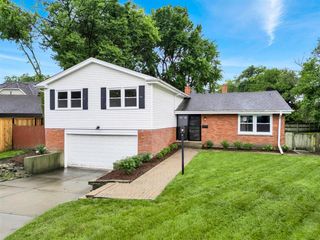 2309 Malik Court, Glenview, IL 60025