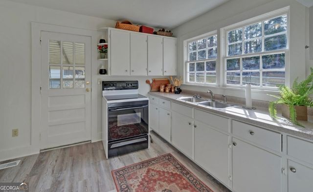 624 W Howell Street, Hartwell, GA 30643