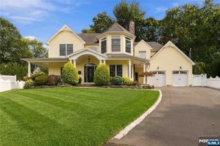 15 Chapel Place, Wayne, NJ 07470
