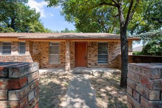 1803 Harry Court B, Arlington, TX 76012
