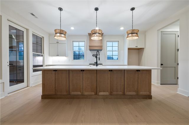 236 W Old Pendleton Road, Central, SC 29630