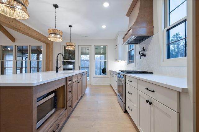 236 W Old Pendleton Road, Central, SC 29630