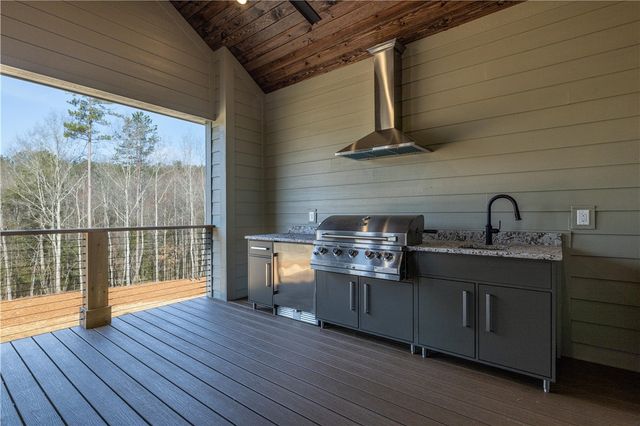 236 W Old Pendleton Road, Central, SC 29630