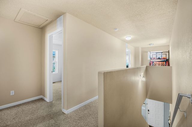 450 Minturn Loop NE, Rio Rancho, NM 87124