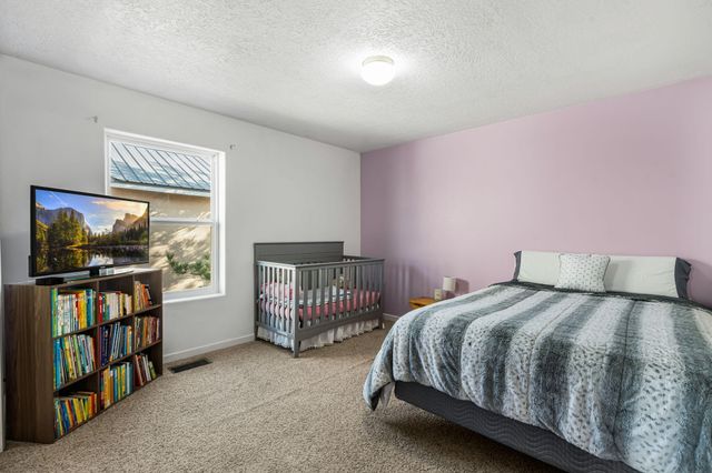 450 Minturn Loop NE, Rio Rancho, NM 87124