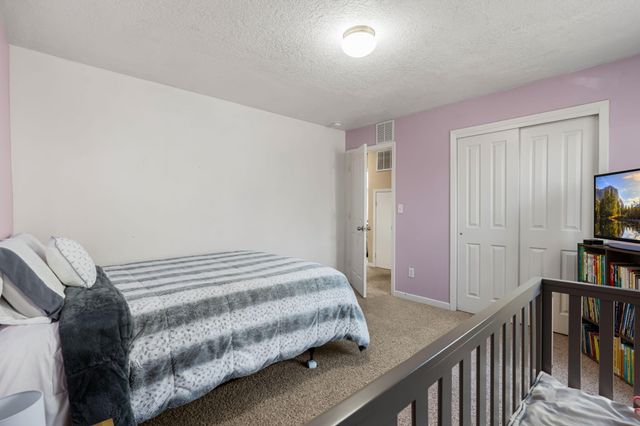 450 Minturn Loop NE, Rio Rancho, NM 87124