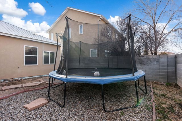 450 Minturn Loop NE, Rio Rancho, NM 87124