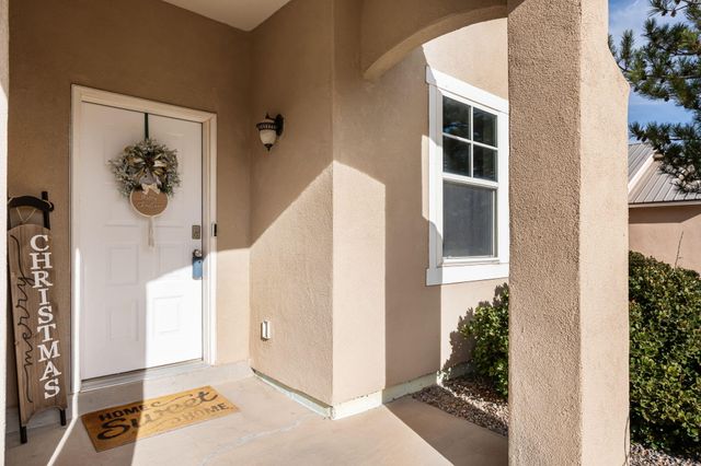 450 Minturn Loop NE, Rio Rancho, NM 87124