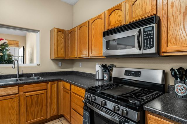 450 Minturn Loop NE, Rio Rancho, NM 87124