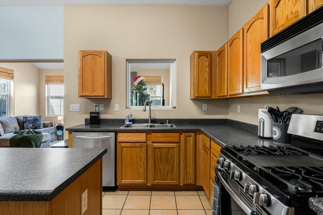 450 Minturn Loop NE, Rio Rancho, NM 87124