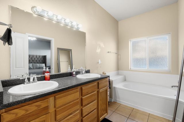 450 Minturn Loop NE, Rio Rancho, NM 87124