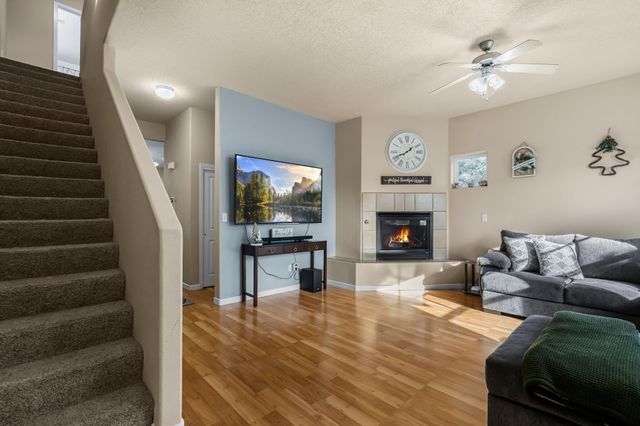 450 Minturn Loop NE, Rio Rancho, NM 87124