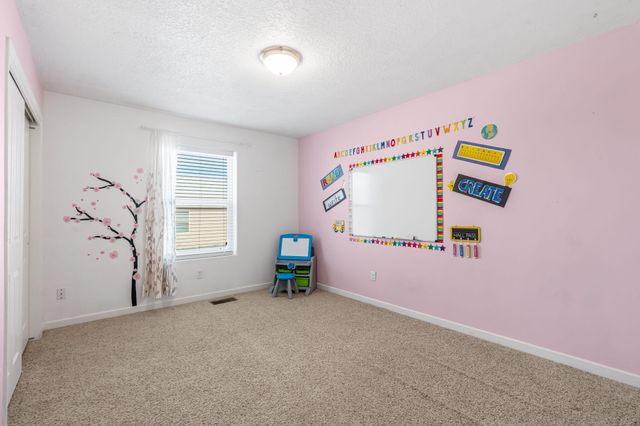 450 Minturn Loop NE, Rio Rancho, NM 87124