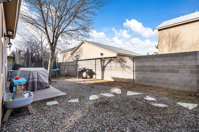 450 Minturn Loop NE, Rio Rancho, NM 87124