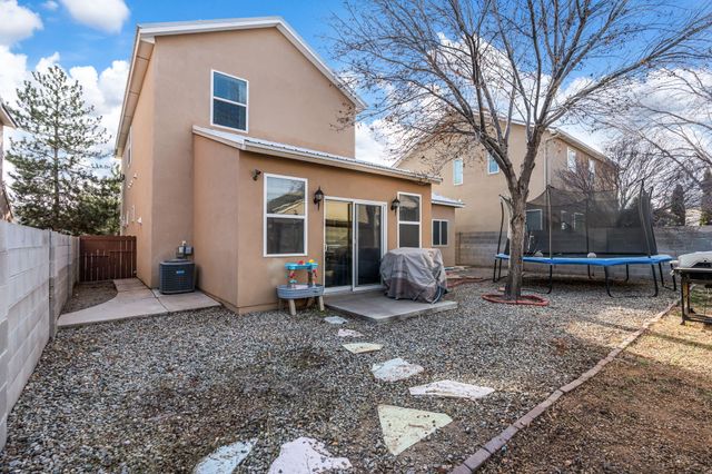 450 Minturn Loop NE, Rio Rancho, NM 87124