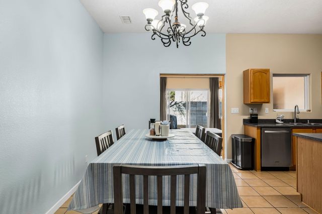 450 Minturn Loop NE, Rio Rancho, NM 87124