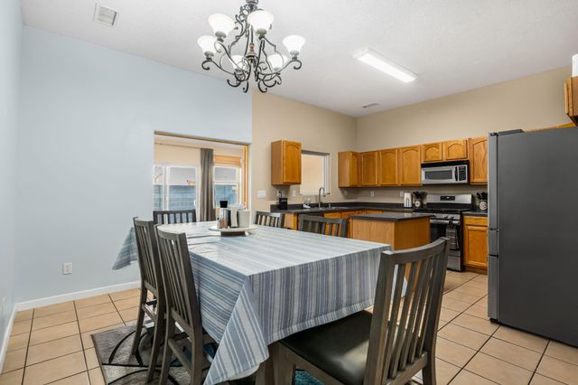 450 Minturn Loop NE, Rio Rancho, NM 87124