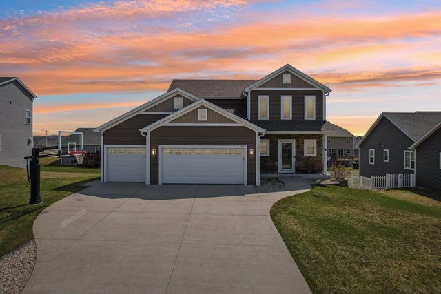 526 Spur ROAD, Slinger, WI 53086
