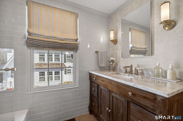 17 Scholes Lane, Essex, CT 06426
