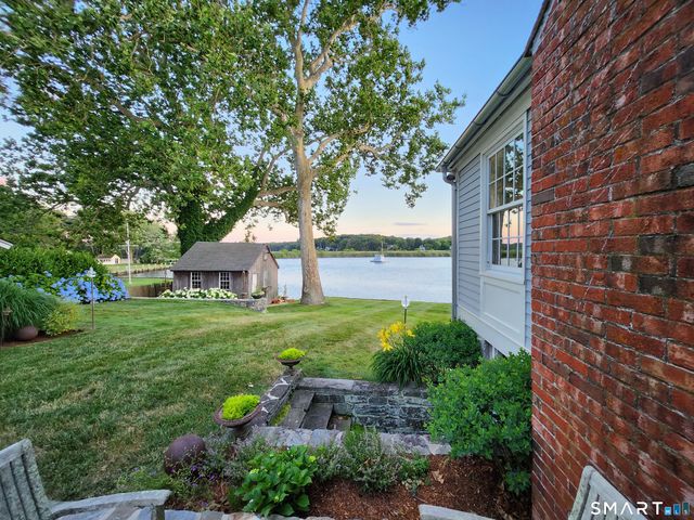 17 Scholes Lane, Essex, CT 06426