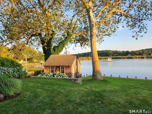 17 Scholes Lane, Essex, CT 06426