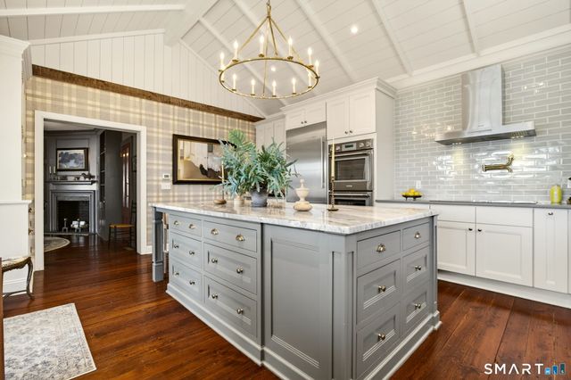 17 Scholes Lane, Essex, CT 06426