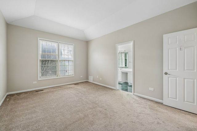 5 Middlesex Court, Lincolnshire, IL 60069