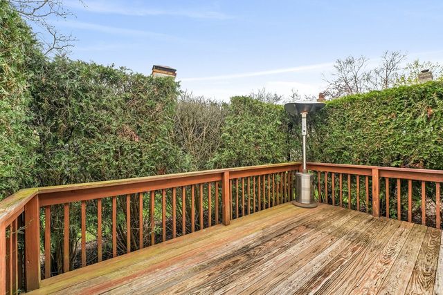 5 Middlesex Court, Lincolnshire, IL 60069