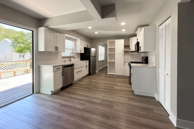 505 Tebay Place W, Schaumburg, IL 60194